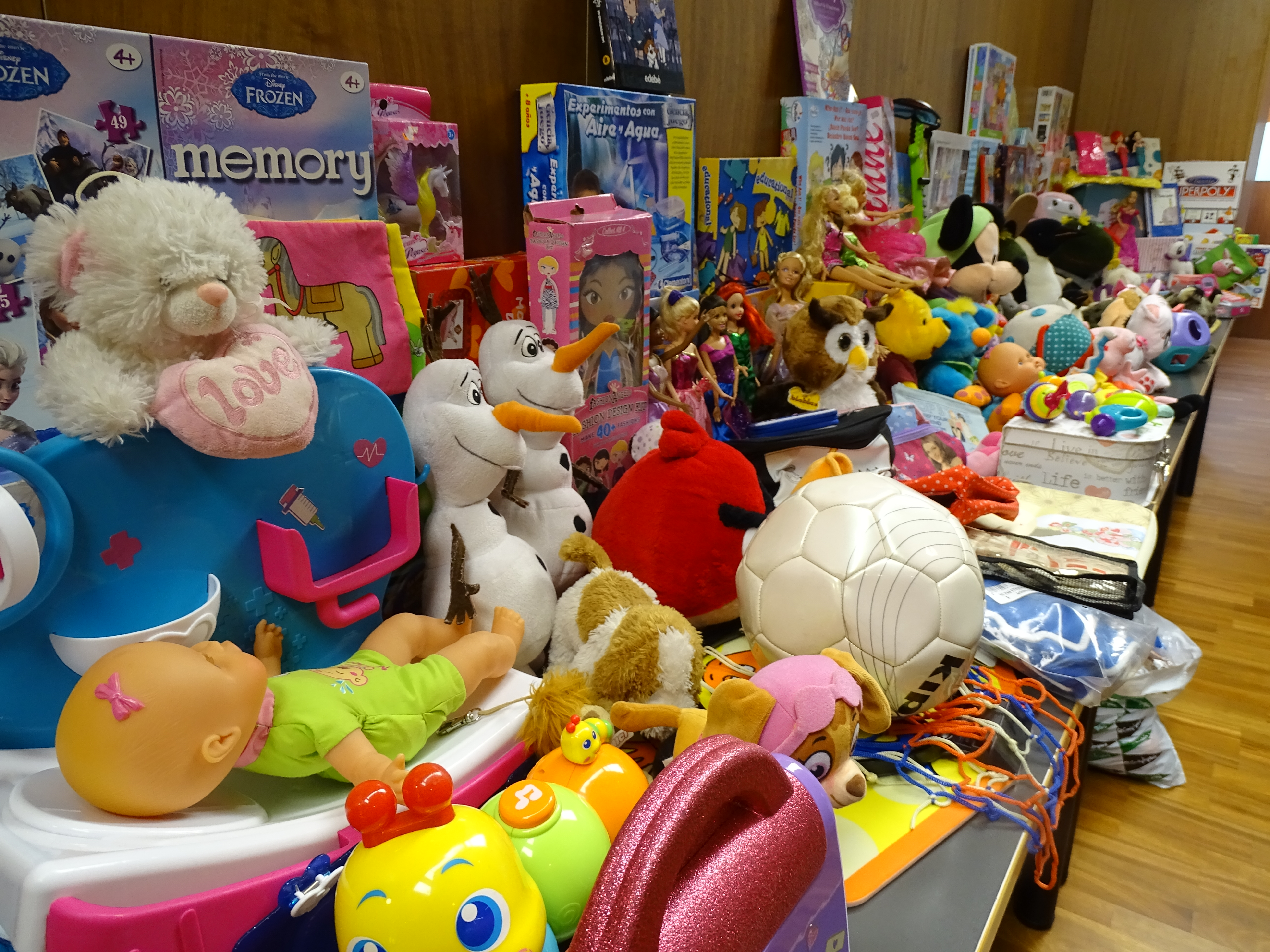 ICALI reparte a diferentes asociaciones los juguetes recogidos en la campaña de Navidad