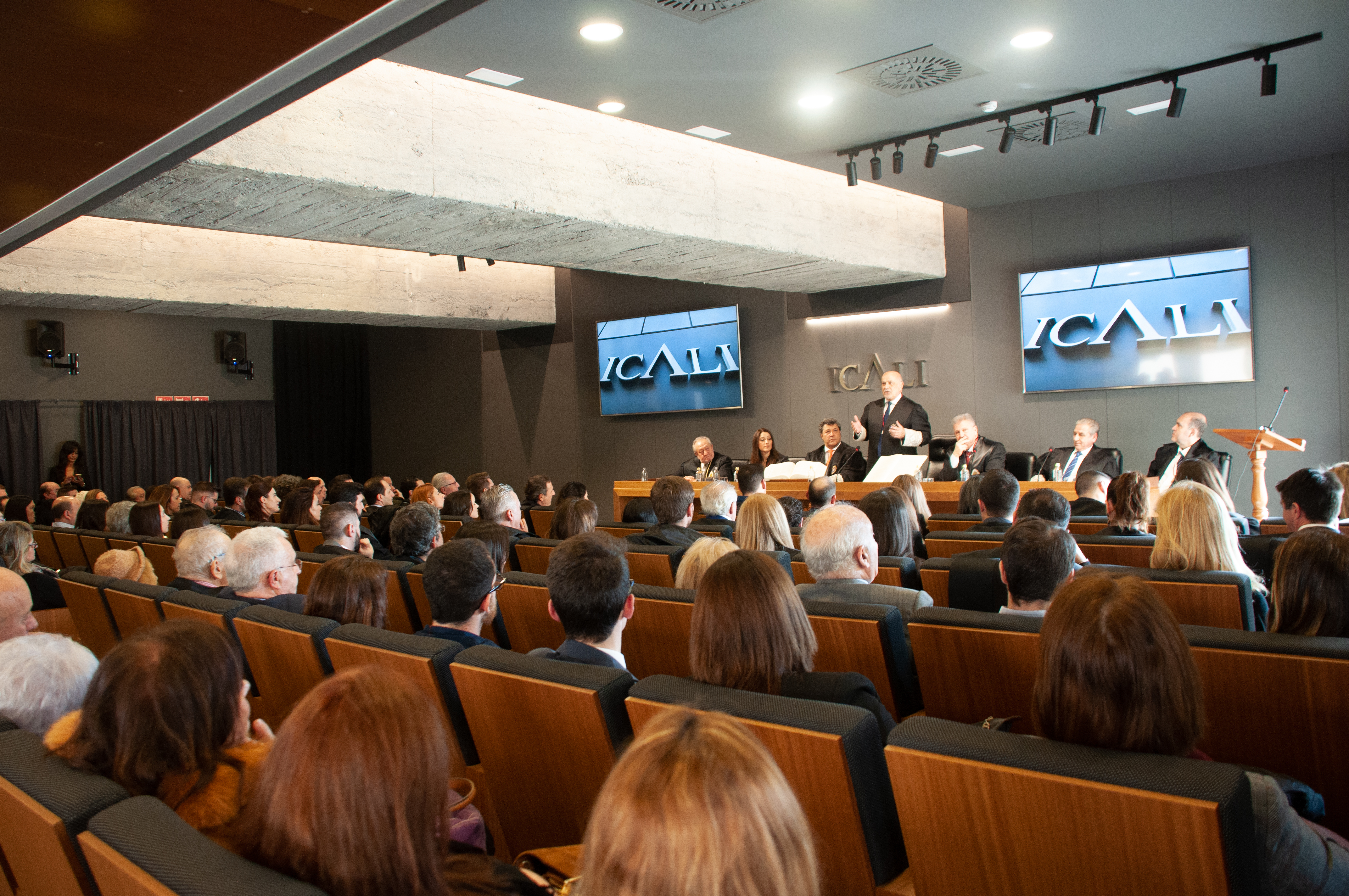 Casi una treintena de abogadas y abogados juran su cargo y se incorporan al ICALI