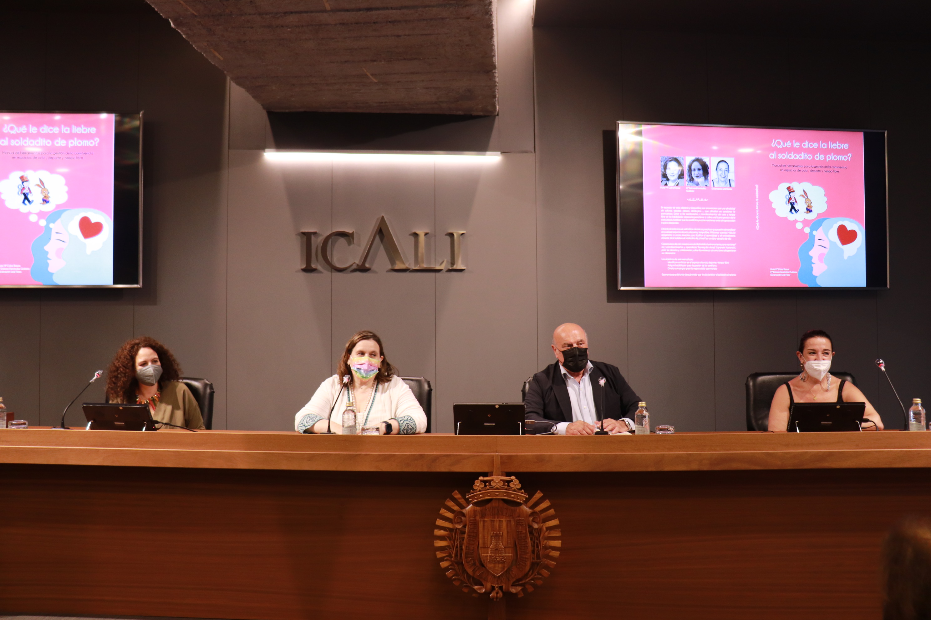 ICALI acoge la presentación del libro «¿Qué le dice la liebre al soldadito de plomo?»